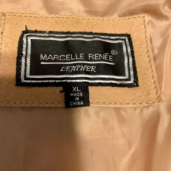 đź’•Beautiful Leather Jacket by Marcelle Renee - Picture 10 of 10